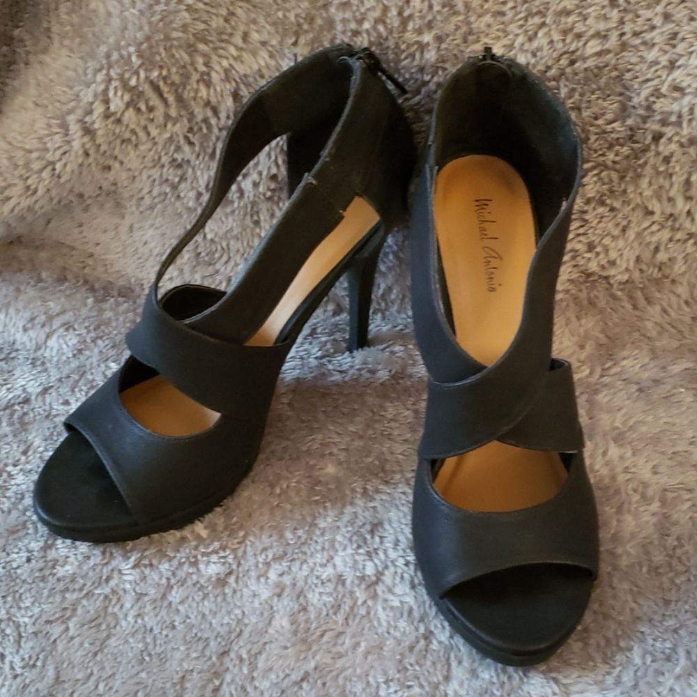 NWOT! Michael Antonio Black Strappy Sandals - Picture 2 of 5